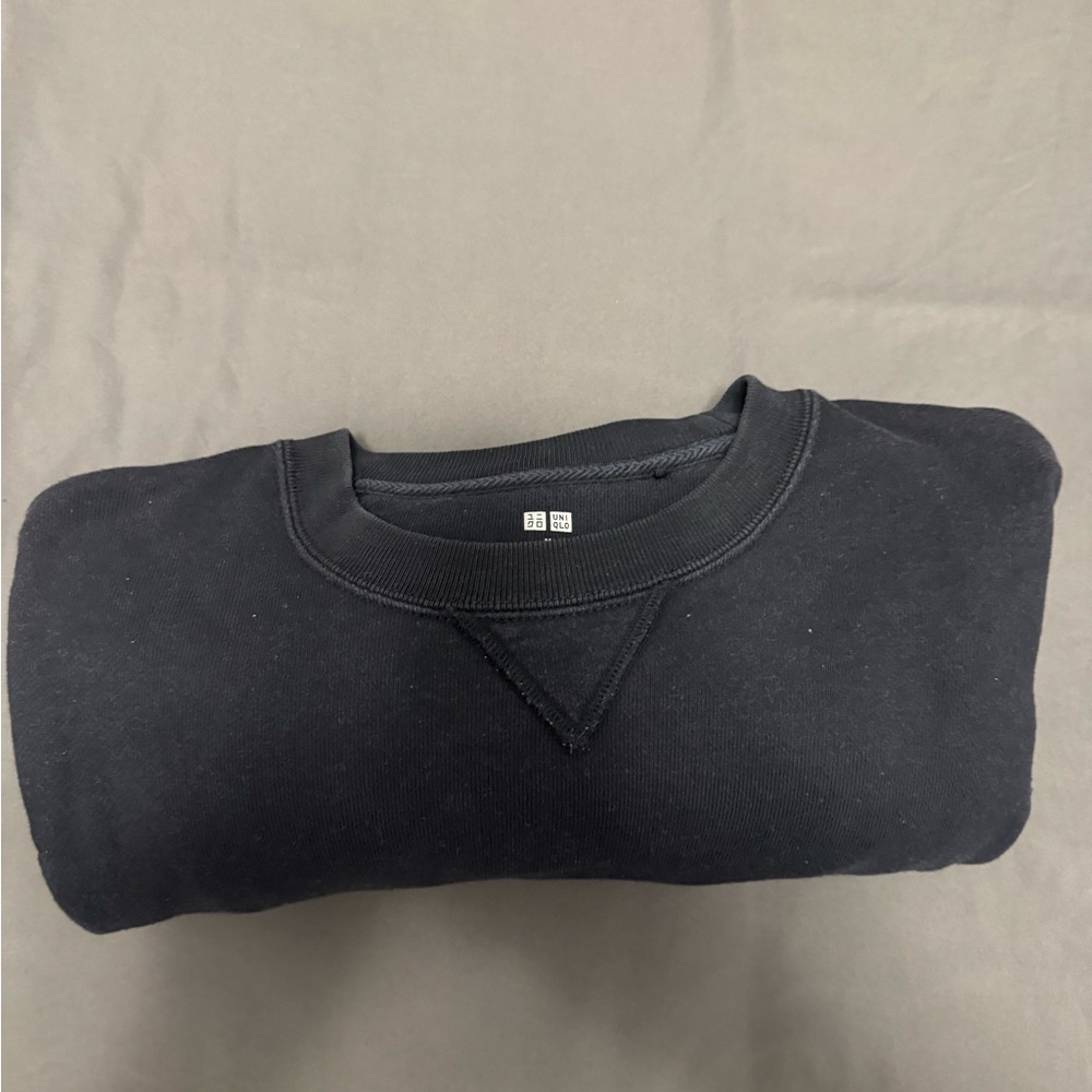 Uniqlo Navy Sweater size M